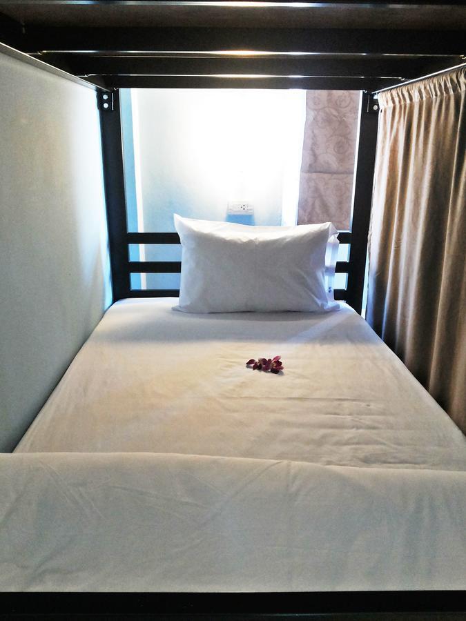 One One Hostel Patong ภายนอก รูปภาพ